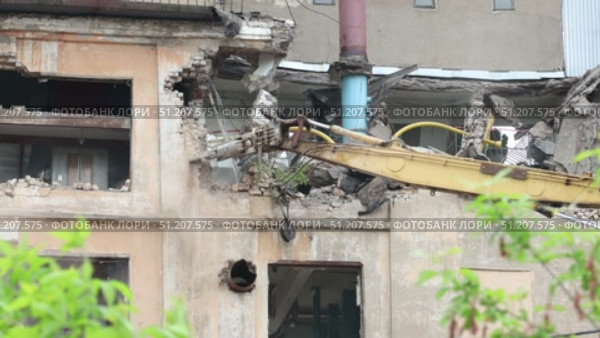 destruction of brick walls of an industrial building with special timelapse technology. Стоковое видео, видеограф Алексей Сергеев / Фотобанк Лори
