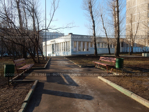 Детская библиотека № 161. Уссурийская улица, 9. Район Гольяново. Город Москва (2020 год). Стоковое фото, фотограф lana1501 / Фотобанк Лори