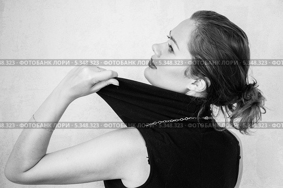 Девушка в черном платье. Стоковое фото, фотограф Светлана Голубкова / Фотобанк Лори