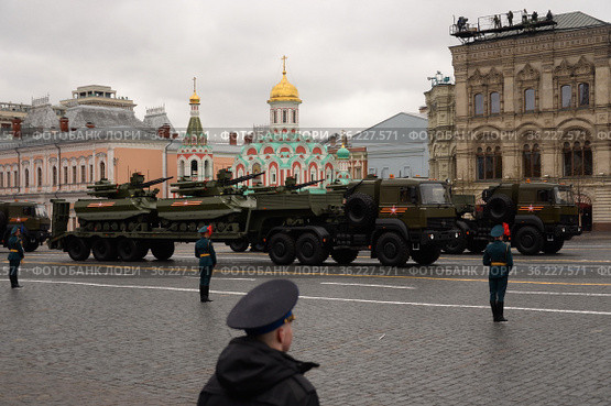 Дистанционно управляемый робототехнический комплекс "Уран-9" на параде в честь Дня Победы на Красной площади Москвы (2021 год). Редакционное фото, фотограф Free Wind / Фотобанк Лори