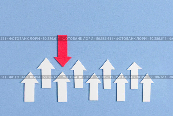 distinct red arrow pointing white arrows. Стоковое фото, агентство Ingram Publishing / Фотобанк Лори