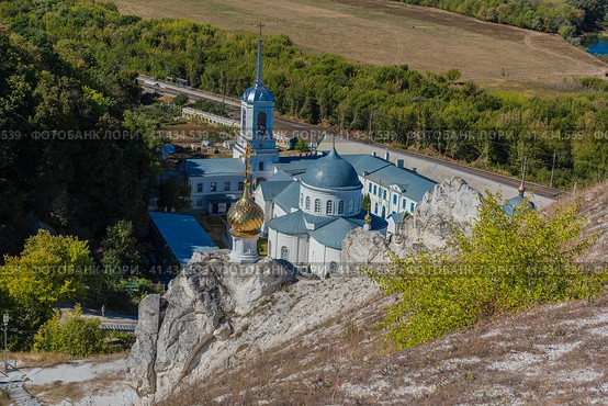 Divnogorsky Assumption Monastery - a cave monastery of the Voronezh Diocese of the Russian Orthodox Church, located in the village of Divnogorsky Monastery, Liskinsky District, Voronezh Region (2020 год). Редакционное фото, фотограф Анна Кривицкая / Фотобанк Лори