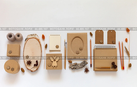 DIY concept. Natural materials for craft. Set of supplies for making and packaging handmade gifts for Christmas or Thanksgiving: kraft paper boxes, frame, pencils on white background. Flat lay, copy space. Стоковое фото, фотограф Виктория Катьянова / Фотобанк Лори