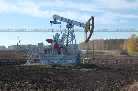 Добыча нефти. Качалка. Стоковое фото, фотограф Булат Каримов / Фотобанк Лори