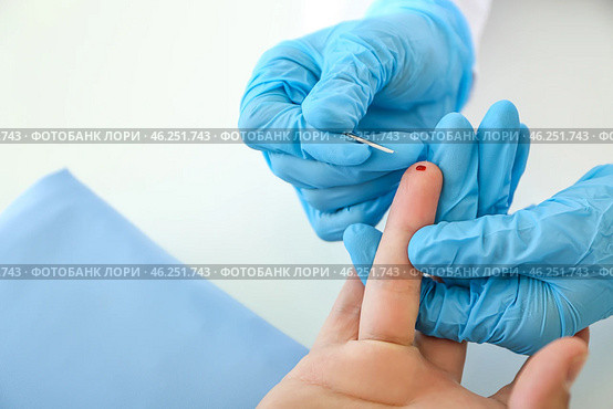 Doctor using lancet to get blood sample for test, closeup. Стоковое фото, фотограф Pixel_shot / Фотобанк Лори