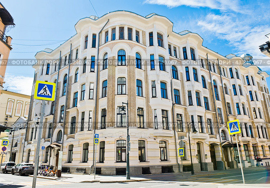 Доходный дом П. А. Скопника. Улица Спиридоновка, 27/24. Москва (2024 год). Редакционное фото, фотограф E. O. / Фотобанк Лори