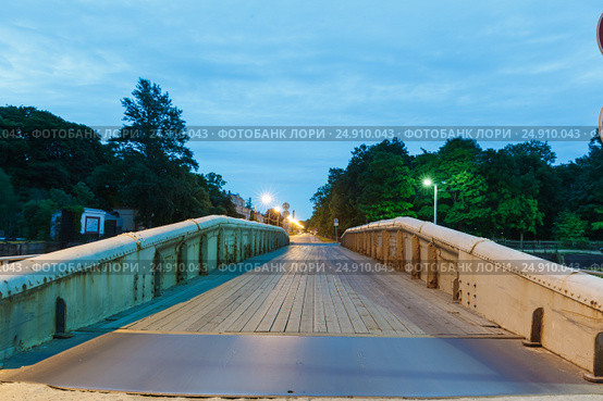 Dokovy bridge over the canal of Peter the Great. Стоковое фото, фотограф Mikhail Starodubov / Фотобанк Лори
