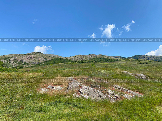 Долгоруковская яйла (Субаткан-яйла), село Перевальное, Крым (2023 год). Стоковое фото, фотограф Мария Кылосова / Фотобанк Лори