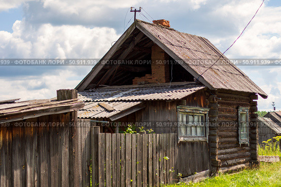 Дом бревенчатый. Стоковое фото, фотограф Владимир Абраменко / Фотобанк Лори