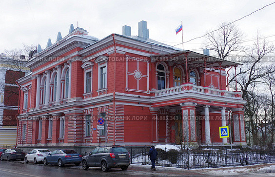 Дом губернатора — административное здание в историческом центре города Выборга (Крепостная ул., 35), построенное в 1895—1897 годах по проекту архитектора Якоба Аренберга (2019 год). Редакционное фото, фотограф Алексей Иванов / Фотобанк Лори