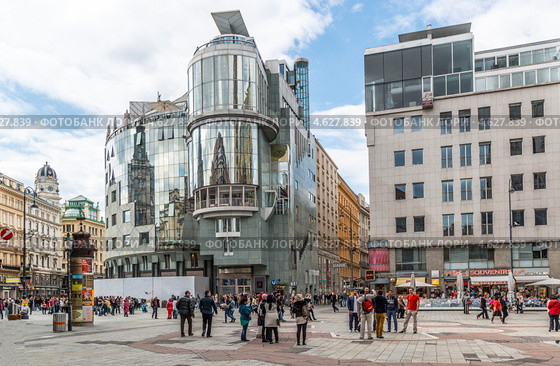 Дом Хааса на Стефанплац в Вене. (Stephansplaсe, Haas Haustz, 12) (2013 год). Редакционное фото, фотограф Виктор Тараканов / Фотобанк Лори
