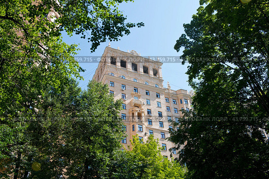 Дом преподавателей МГУ. Ломоносовский проспект,  14. Москва. Россия (2024 год). Редакционное фото, фотограф E. O. / Фотобанк Лори