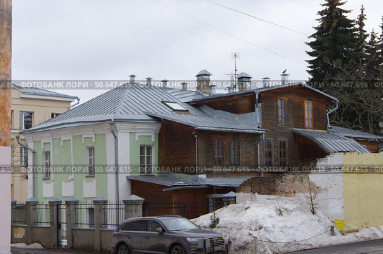 Дом причта церкви Рождества Христова (вид со двора). Россия, город Тверь, улица Вольного Новгорода, 9 (2021 год). Редакционное фото, фотограф Алексей Иванов / Фотобанк Лори