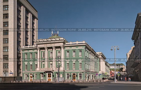 Дом В. М. Долгорукова-Крымского в Москве постройки 1784-87 годов. Улица Б. Дмитровка, д 1. Архитектор М. Ф. Казаков. Сейчас в здании проводятся различные общественные мероприятия. Съемка 2016 года. Редакционное фото, фотограф Дмитрий Данилкин / Фотобанк Лори