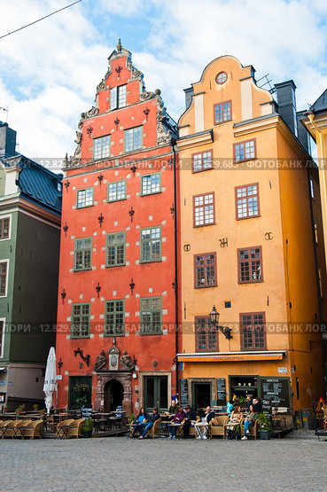 Дома на площади Stortorget. Гaмла Стан. Стокгольм. Швеция (2015 год). Редакционное фото, фотограф E. O. / Фотобанк Лори