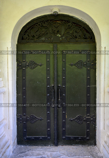 Doors of the Crystal Museum in the former St. George's Cathedral, built by architect A. Benois in 1895. Gus-Khrustalny City, Russia. Стоковое фото, фотограф Сергей Фролов / Фотобанк Лори