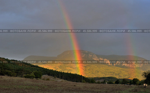 Double rainbow over mountains along Bakhchisaray highway in autumn, Bakhchisaray district, Republic of Crimea, Russia. Стоковое фото, фотограф Алексей Антипов / Фотобанк Лори
