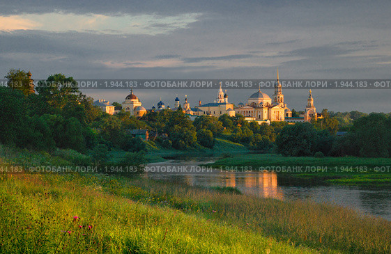 Древние стены в утренних лучах (2006 год). Стоковое фото, фотограф Юрков Виктор Петрович / Фотобанк Лори