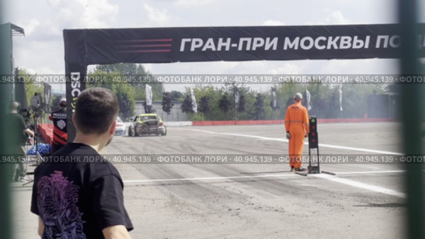 Дрифт кары стартуют парой в заезде. Гран При Москвы по дрифту. Курьяново. Стадион технических видов спорта. Москва. 30.07.2023г. Редакционное видео, видеограф Ярославский Максим / Фотобанк Лори