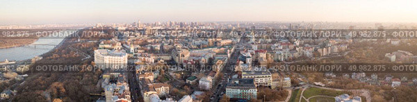Drone photo Full panorama 360 of a modern city with a river Dnieper. Skyline bird eye aerial view of the old part of the city under suny sky in Kiev , Ukraine.. Panoramic aerial view from the drone of the the central historical part of the city of Kiev, Ukraine and left bank of the Dnieper. Стоковое фото, агентство Ingram Publishing / Фотобанк Лори