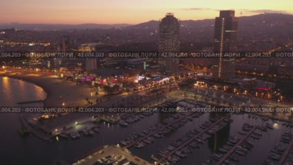 Drone view of the evening Barcelona, the capital of Catalonia, on the Mediterranean coast, Spain. Стоковое видео, видеограф Яков Филимонов / Фотобанк Лори