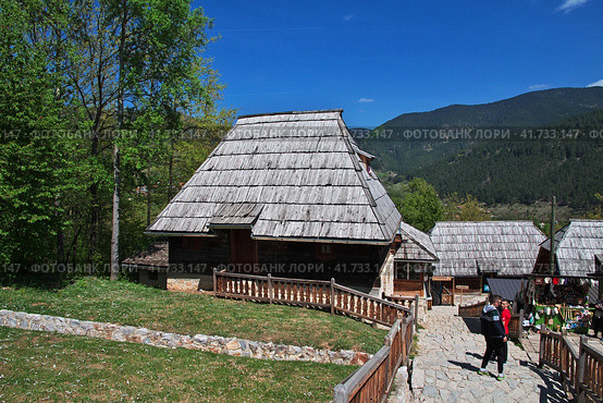 Drvengrad, Serbia - 27 Apr 2018: Drvengrad is traditional Serbian village in the Balkan mountains. Редакционное фото, фотограф Сергей Стрелков / Фотобанк Лори