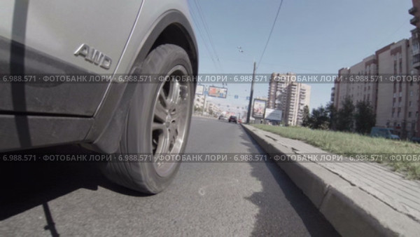 Движение автомобиля по улицам города, вид снаружи (2015 год). Редакционное видео, видеограф Кекяляйнен Андрей / Фотобанк Лори