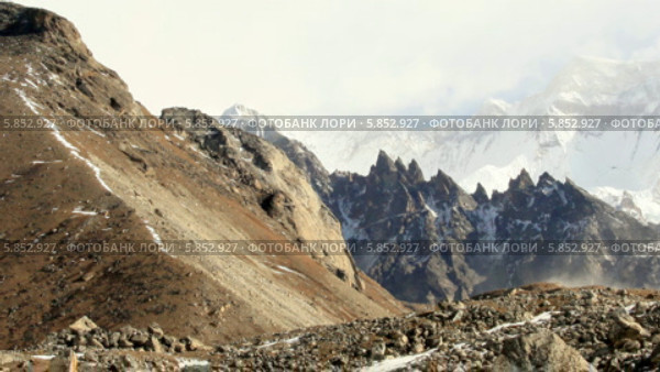 Движение облаков в горах Gyazumba Glacier, Гималаи, Непал , таймлапс (2014 год). Стоковое видео, видеограф Артем Поваров / Фотобанк Лори