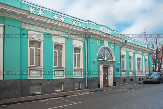 Дворец бракосочетания № 1 (Грибоедовский ЗАГС), Малый Харитоньевский переулок, дом 10, строение 1. Москва (2017 год). Редакционное фото, фотограф Татьяна Белова / Фотобанк Лори