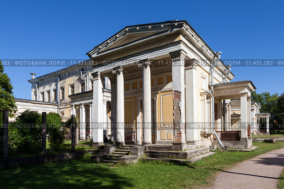 Дворец Лейхтенбергских. Парк "Сергиевка". Петергоф. (2015 год). Редакционное фото, фотограф Сергей Афанасьев / Фотобанк Лори