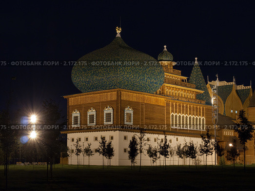 Дворец царя Алексея Михайловича ночью (2010 год). Редакционное фото, фотограф Алексей Шматков / Фотобанк Лори