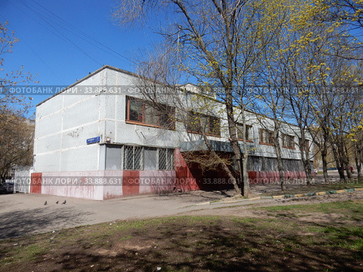 Двухэтажное здание, построенное в 1981 году. Бывший участковый пункт полиции. Уссурийская улица, 1, корпус 6. Район Гольяново. Город Москва (2020 год). Стоковое фото, фотограф lana1501 / Фотобанк Лори