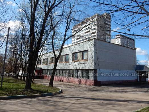 Двухэтажное здание, построенное в 1981 году. Участковый пункт полиции. Уссурийская улица, 1, корпус 6. Район Гольяново. Город Москва (2020 год). Стоковое фото, фотограф lana1501 / Фотобанк Лори
