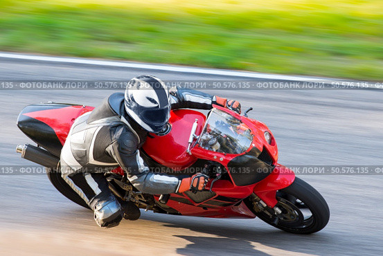 Dynamic and realistic motorbike racing. Стоковое фото, агентство Ingram Publishing / Фотобанк Лори