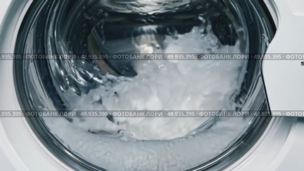 Dynamic washing machine action: clothes tumbling and suds swirling in highspeed spin cycle. Стоковое AI-видео, аниматор Владимир Федоров / Фотобанк Лори