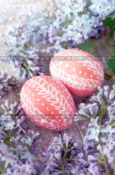 Easter eggs and flowers, happy holidays. Стоковое фото, фотограф ElenArt / Фотобанк Лори
