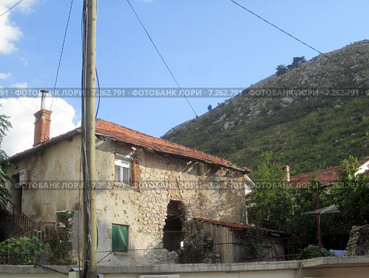 Эхо войны. Город Мо́стар (босн. Mostar, серб. Мостар, хорв. Mostar) — город в Боснии и Герцеговине (2014 год). Стоковое фото, фотограф Анатолий Заводсков / Фотобанк Лори