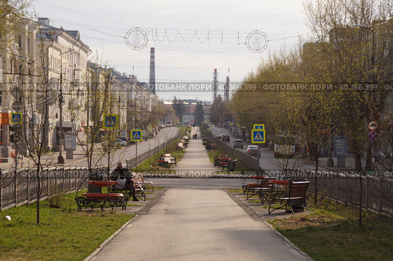 Екатеринбург . Химмаш . Улица Грибоедова . Центральный сквер . Редакционное фото, фотограф Сергеев Валерий / Фотобанк Лори
