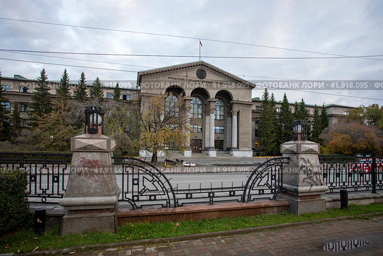 Екатеринбург. Уральский федеральный университет им. первого Президента России Б. Н. Ельцина, Уральский гуманитарный институт (2022 год). Редакционное фото, фотограф Литвяк Игорь / Фотобанк Лори