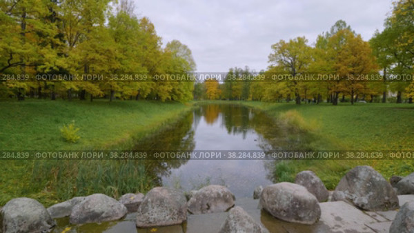 Екатерининский парк (Царское Село). Пруды Большого каскада, Чёртов мост. Catherine Park (Tsarskoye Selo). Ponds of the Grand Cascade, the Devil's Bridge. (2021 год). Редакционное видео, видеограф Евгений Романов / Фотобанк Лори