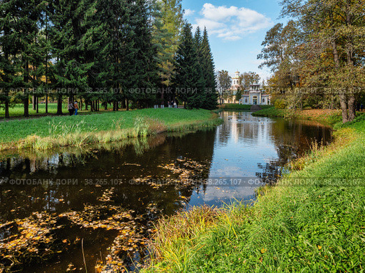 Екатерининский парк (Царское Село). Верхние пруды, Китайская беседка. Catherine Park (Tsarskoye Selo). Upper Ponds, Chinese gazebo. (2021 год). Редакционное фото, фотограф Евгений Романов / Фотобанк Лори