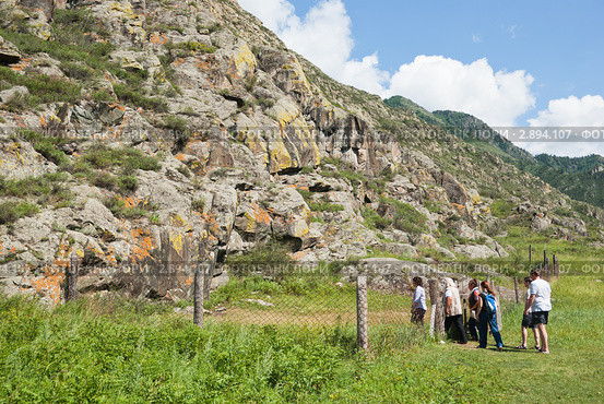 Экскурсия в музее "Куюсский Грот" (2011 год). Редакционное фото, фотограф Михаил Павлов / Фотобанк Лори