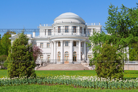Елагиноостровский дворец, Санкт-Петербург (2013 год). Редакционное фото, фотограф Галина Ермолаева / Фотобанк Лори