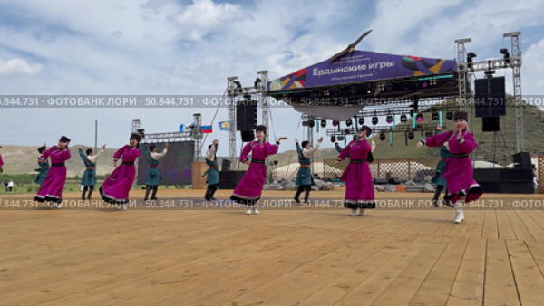 ELANTSY, IRKUTSK REGION, RUSSIA - July 5, 2025: Erdyn Games - festival of nomadic peoples of Eurasia. Video of group of Buryat youths and girls in national costumes dancing fiery folk dance on open stage. Редакционное видео, видеограф Виктория Катьянова / Фотобанк Лори
