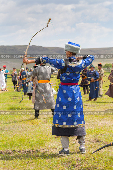 ELANTSY VILLAGE, IRKUTSK REGION, RUSSIA - July 5, 2025: Erdyskie Games - festival of nomadic peoples of Eurasia, archery competitions in bright national costumes near sacred Erd mountain on Baikal Lake. Редакционное фото, фотограф Виктория Катьянова / Фотобанк Лори