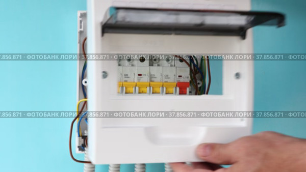 Electrical work with fuse box panel service at home. Стоковое видео, видеограф Владимир Григорьев / Фотобанк Лори