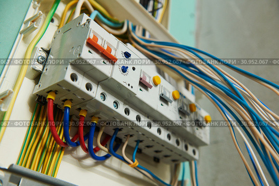 Electrician works servece. circuit breackers in switchbox. Стоковое фото, фотограф Дмитрий Калиновский / Фотобанк Лори