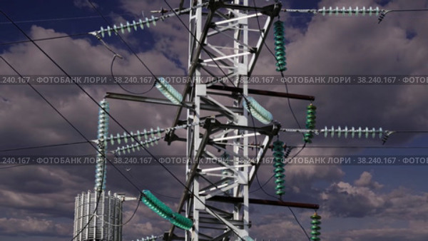 Electricity pylon (high voltage power line) on the background of the cloudy sky (time lapse) Стоковое видео, видеограф Владимир Журавлев / Фотобанк Лори