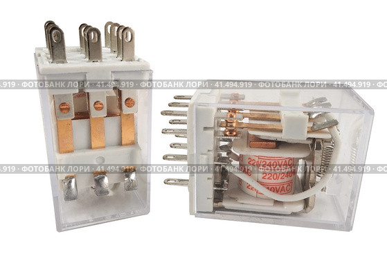 Электромагнитные электрические реле на белом фоне. Electromagnetic relay  isolated on white background. Стоковое фото, фотограф Татьяна Д / Фотобанк Лори
