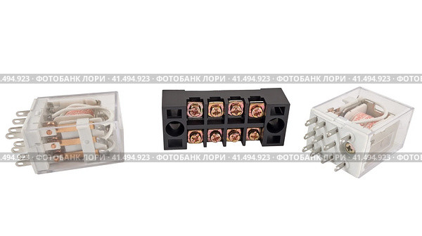 Электромагнитные электрические реле на белом фоне. Electromagnetic relay  isolated on white background. Стоковое фото, фотограф Татьяна Д / Фотобанк Лори